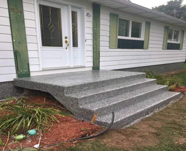 Escalier extérieur en caoutchouc coulé Drummondville